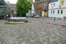 Bluemteppich auf dem Naumburegr Marktplatz (Foto: Karl-Franz Thiede)
